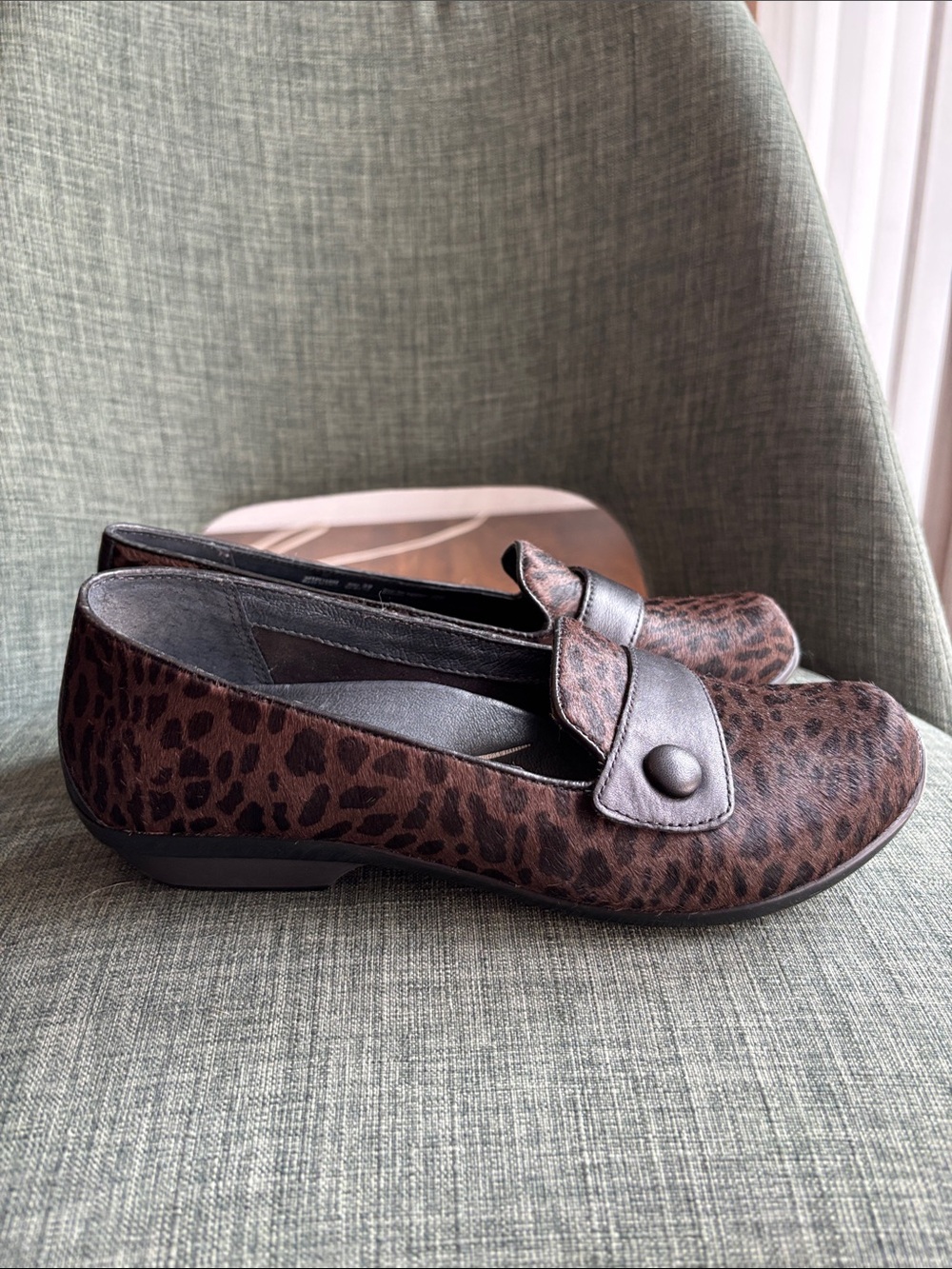 Dansko Olena flats Mary Jane’s loafers women’s  Brown Leopard animal print sz 8